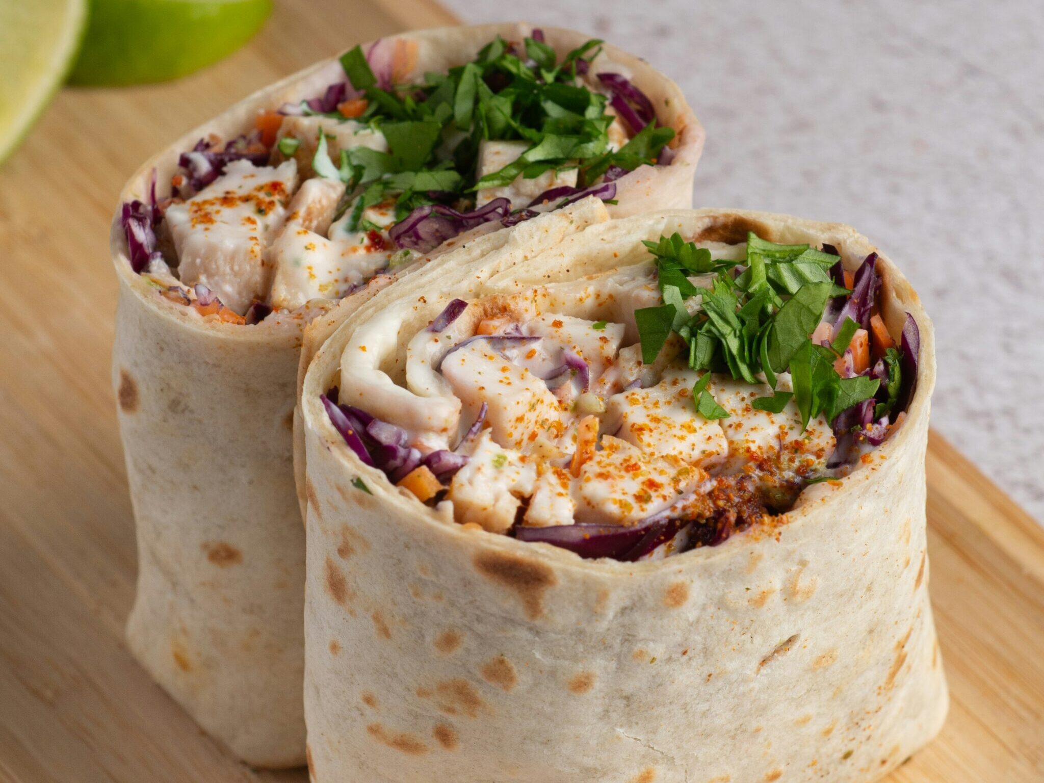 Το πιο εύκολο dinner γίνεται σε ένα τηγάνι: Ζουμερά burritos κοτόπουλου που θα λατρέψεις