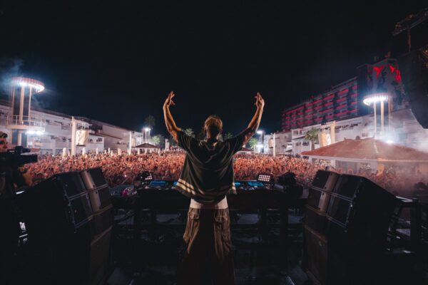 https://www.instagram.com/calvinharris/