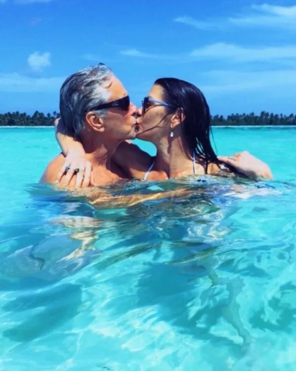 https://www.instagram.com/catherinezetajones/