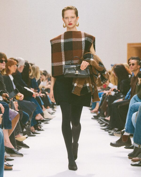 https://www.celine.com/