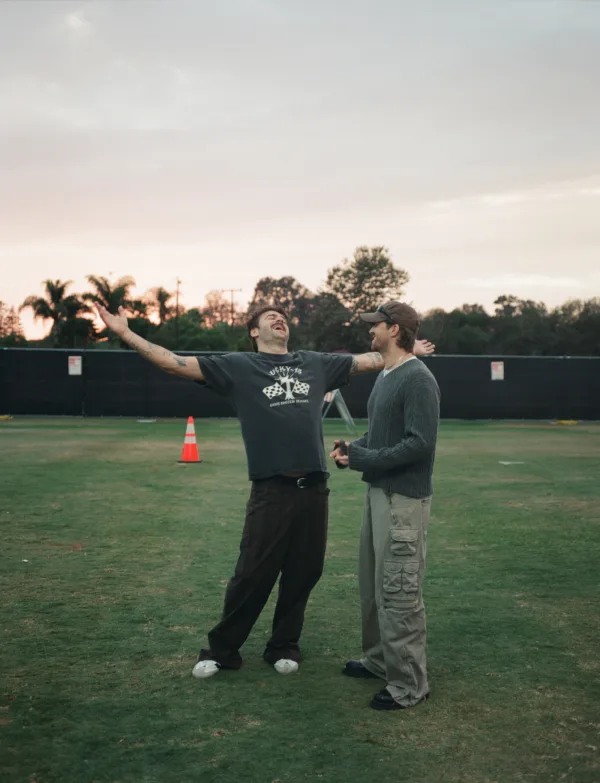 https://www.instagram.com/thechainsmokers/