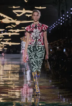 https://www.instagram.com/chanelofficial/