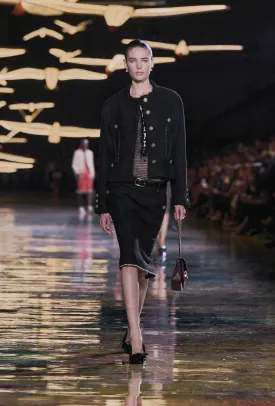 https://www.instagram.com/chanelofficial/