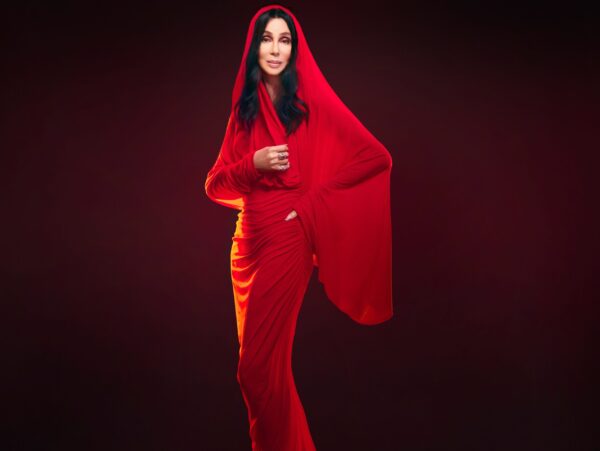 Η Cher, η Jennie και η Grace Jones ενώνουν τις δυνάμεις τους για τη Moncler