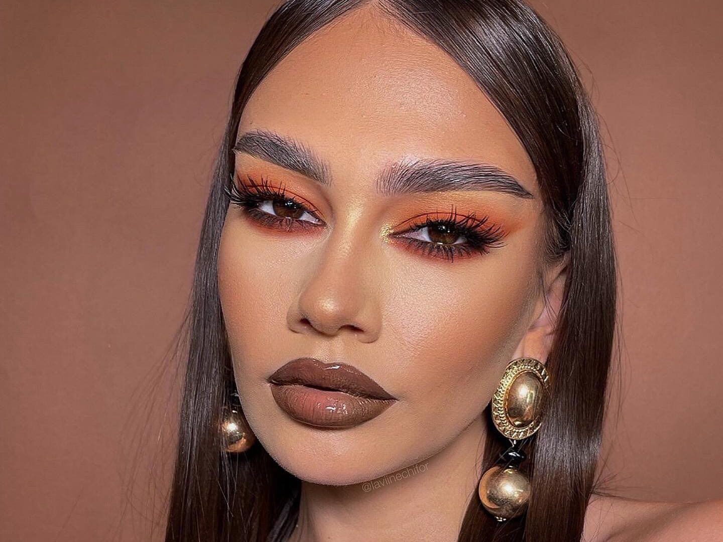 Το πιο hot lip trend της σεζόν έχει το χρώμα της σοκολάτας