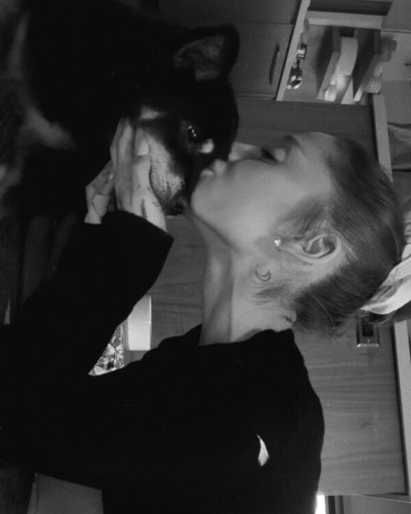 https://www.instagram.com/arianagrande/