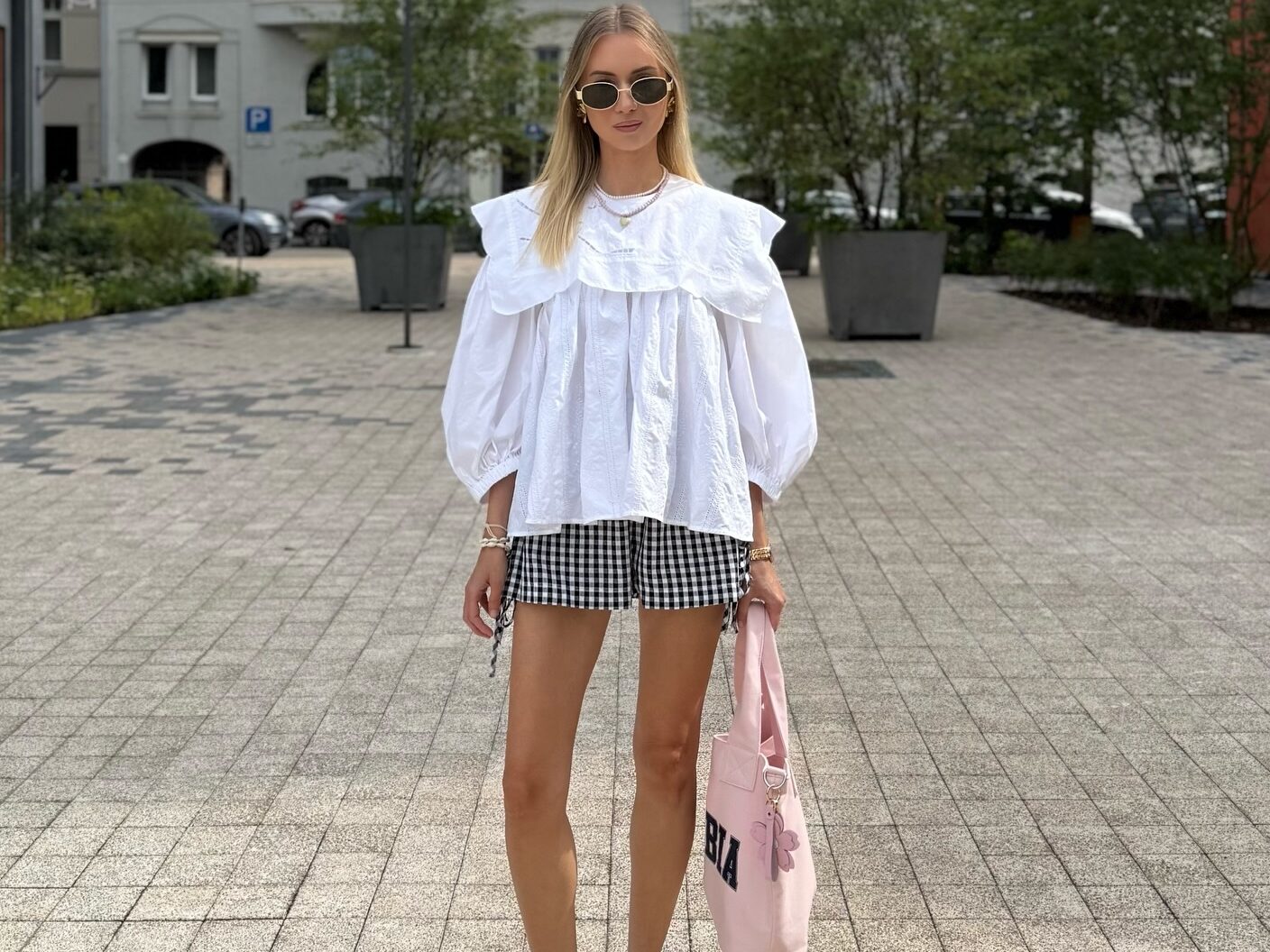 Coquette: Η πιο girly τάση του TikTok βρίσκει τη θέση της στη χειμερινή γκαρνταρόμπα