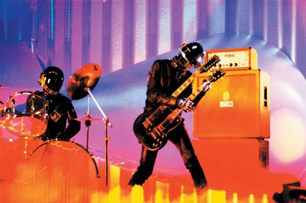 Daft Punk x LEGO: Μια συνεργασία που φέρνει το εμβληματικό «Pyramid Stage» στο σπίτι μας