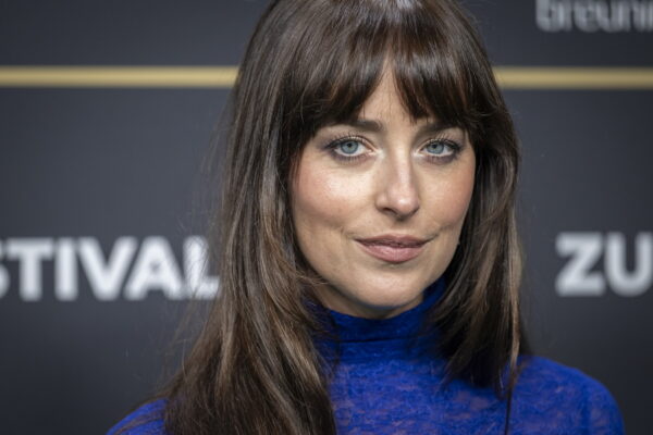 Dakota Johnson: Η στιγμή που έχασε την υπομονή της στο κόκκινο χαλί