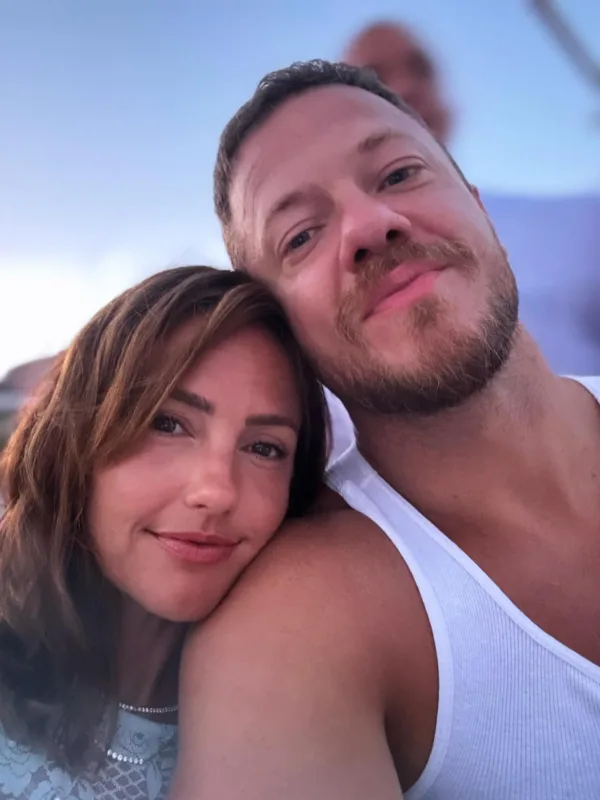 https://www.instagram.com/minkakelly/