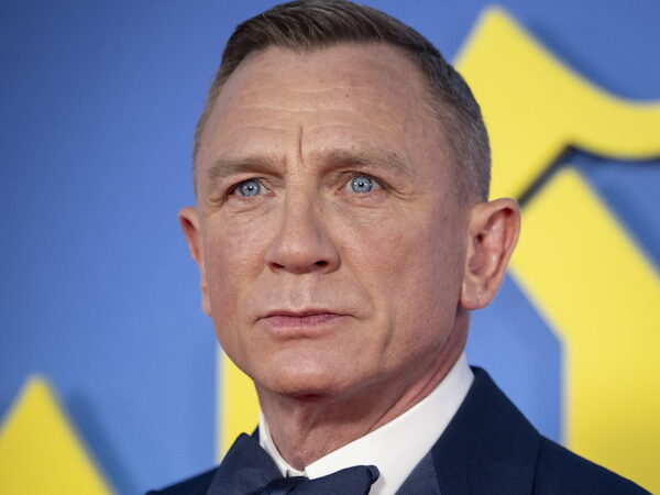 Το κινηματογραφικό σύμπαν του James Bond βγαίνει σε δημοπρασία με 400 σπάνια αντικείμενα