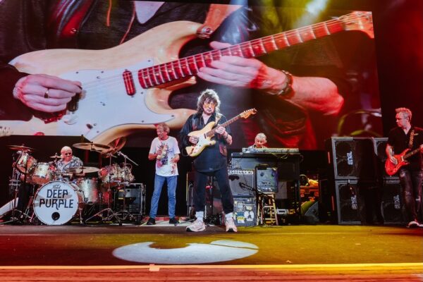 Deep Purple: Οι θρυλικοί rockers έπαιξαν «Ζορμπά» και Χατζιδάκι στη συναυλία τους στην Αθήνα