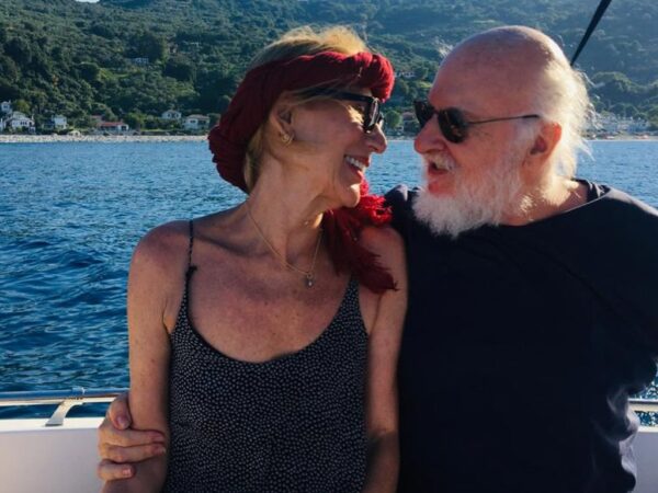 Το μήνυμα της συζύγου του Διονύση Σαββόπουλου έναν χρόνο μετά τον θάνατό του: «Μου έδειξες έναν κόσμο γεμάτο φως»