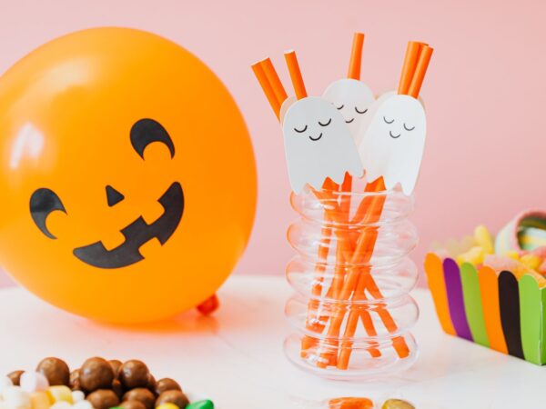 Γίνε η πιο cool μαμά του Halloween με αυτές τις 5 πανεύκολες κατασκευές