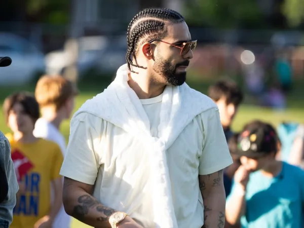 https://www.instagram.com/champagnepapi/