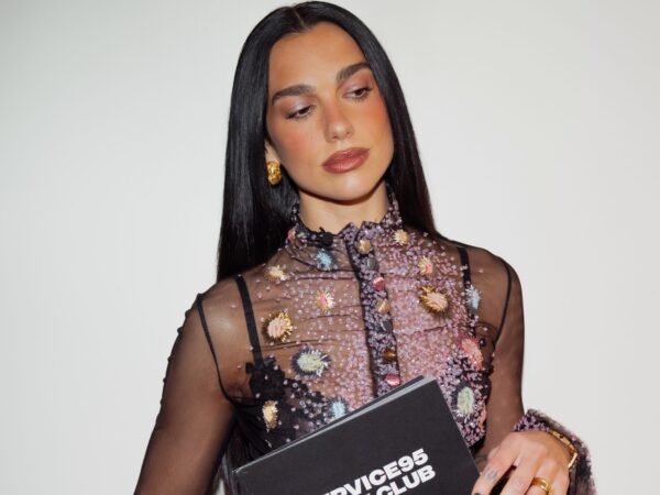 Dua Lipa: 3 εντυπωσιακές εμφανίσεις στο Φεστιβάλ Λογοτεχνίας του Λονδίνου