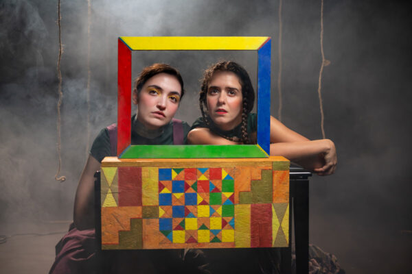 EnaKouklospito-web