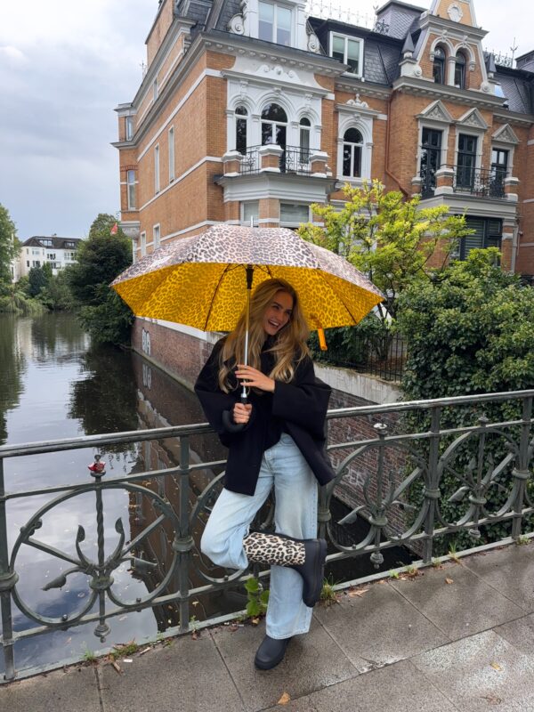 https://www.instagram.com/annischolz/