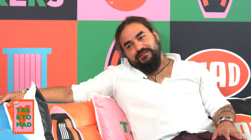 Συνέντευξη στο «Talk to MAD» με τον Γεράσιμο Παπικινό, όπου συζητά για την αυθεντικότητα στα social media.