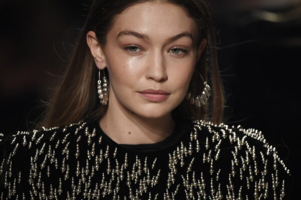 Bradley Cooper & Gigi Hadid: Νέες φήμες γάμου μετά τις χρυσές βέρες στο Παρίσι