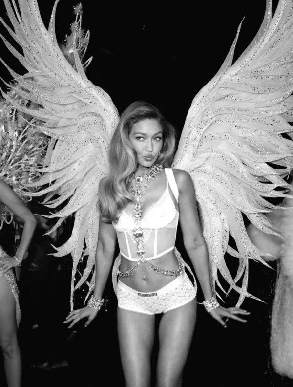 https://www.instagram.com/gigihadid/?hl=el