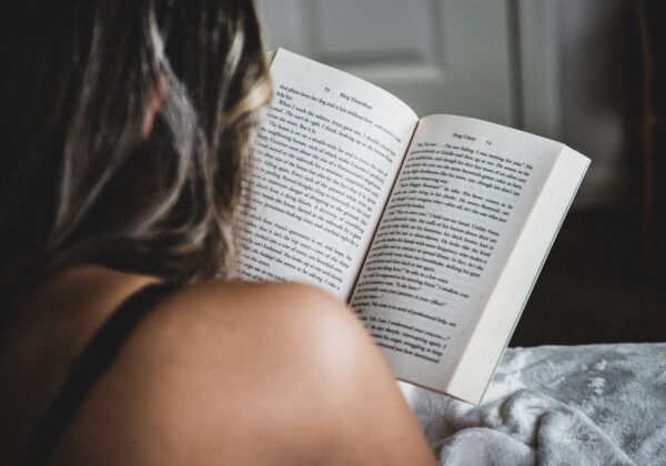 6 βιβλία τρόμου για να κάνεις το επόμενο reading session λίγο πιο spooky