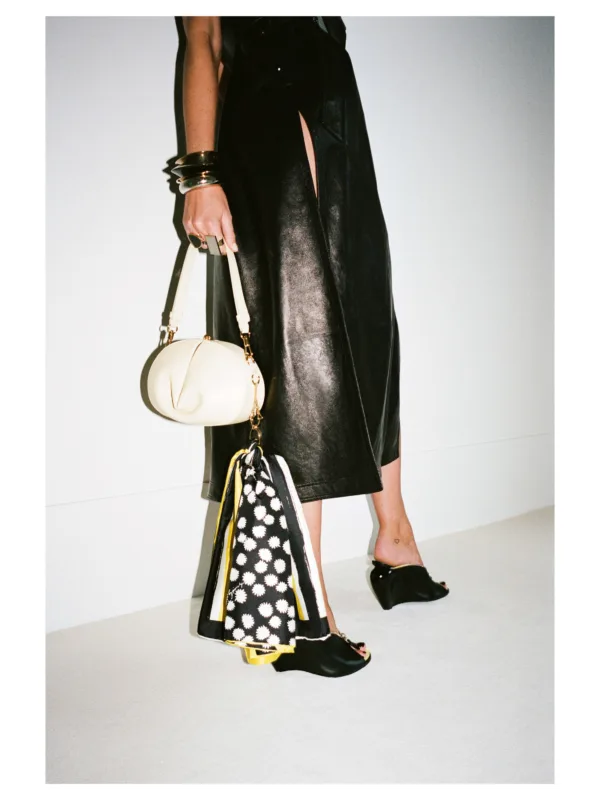 https://www.instagram.com/givenchy/