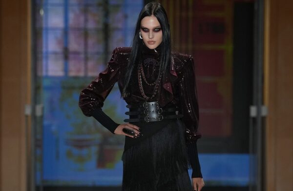 Το σκοτεινό «Gucci smokey eye» έχει γίνει η νέα μου εμμονή για τα πιο glam party looks