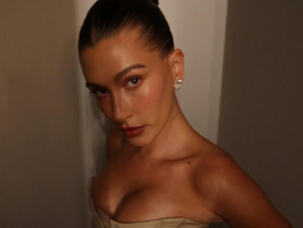 Το Rhode της Hailey Bieber προσγειώθηκε επιτέλους στα ελληνικά Sephora