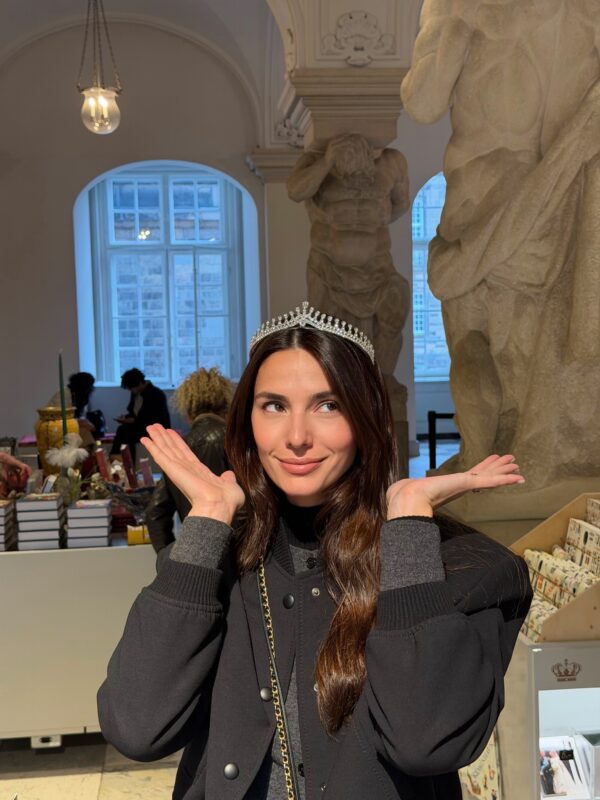https://www.instagram.com/ilianapapageorgiou/