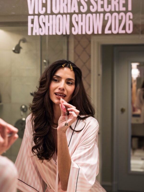https://www.instagram.com/ilianapapageorgiou