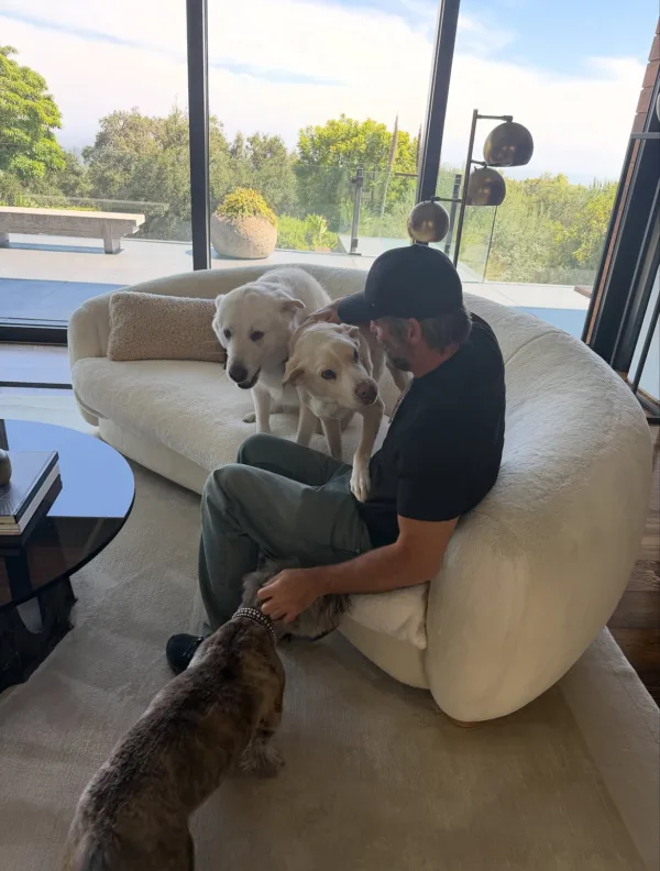 https://www.instagram.com/jenniferaniston