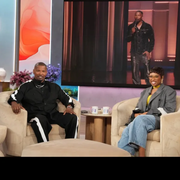 https://www.instagram.com/iamjamiefoxx/