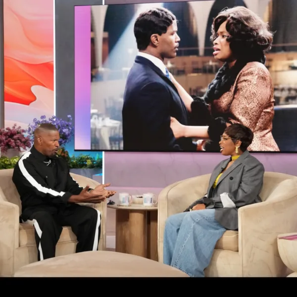 https://www.instagram.com/iamjamiefoxx/