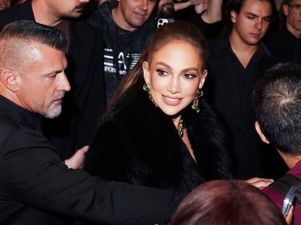 Η κίνηση που εκνεύρισε την Jennifer Lopez: Όταν οι κανόνες της μόδας «συγκρούστηκαν» με τη λαμπερή star
