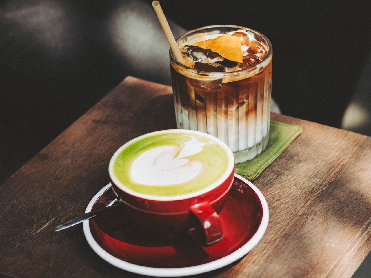 Matcha vs Coffee: Ποιο ρόφημα ταιριάζει στο lifestyle σου