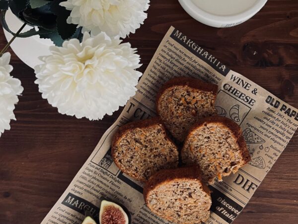 Αυτό είναι το πιο λαχταριστό carrot cake που θα θέλεις να φτιάχνεις όλο το φθινόπωρο