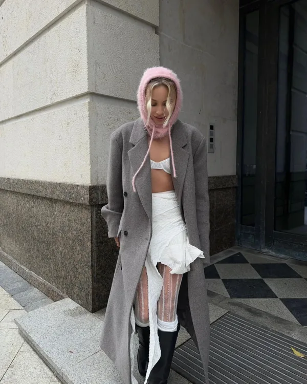 https://www.instagram.com/lanaleroy/