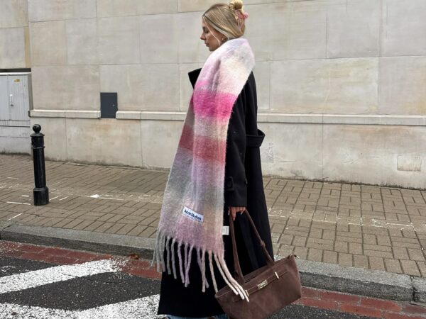 Πώς να κάνεις το κασκόλ σου το πιο stylish κομμάτι της γκαρνταρόμπας σου με 4 τρόπους