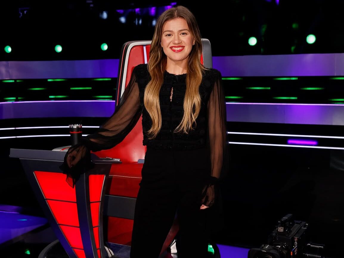 Kelly Clarkson: «Λατρεύω την AI, αλλά δεν πρέπει να ανταγωνίζεται τους ανθρώπους στα charts»