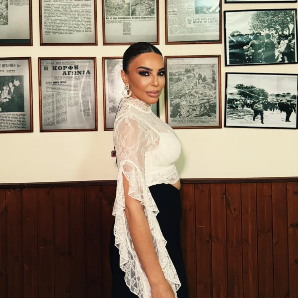 https://www.instagram.com/kelekidou_kelly/