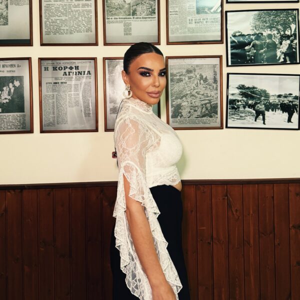 https://www.instagram.com/kelekidou_kelly/