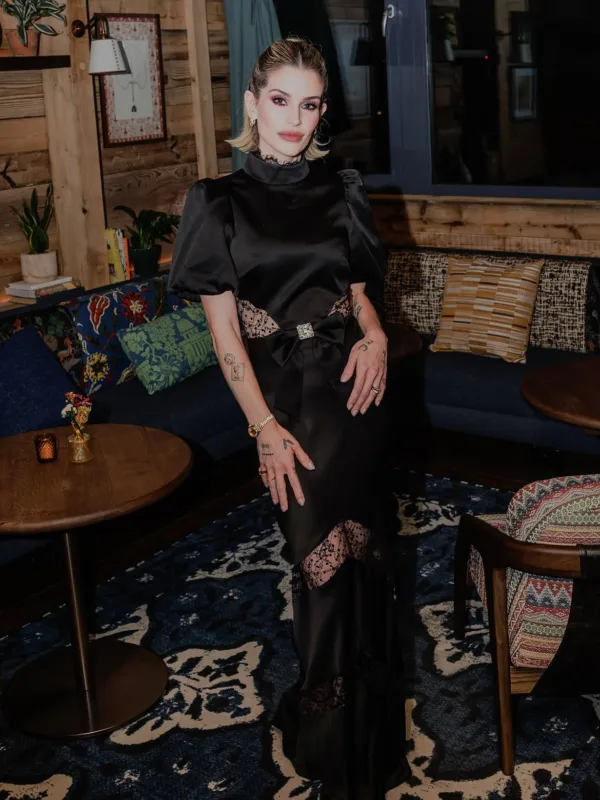 https://www.instagram.com/kellyosbourne/