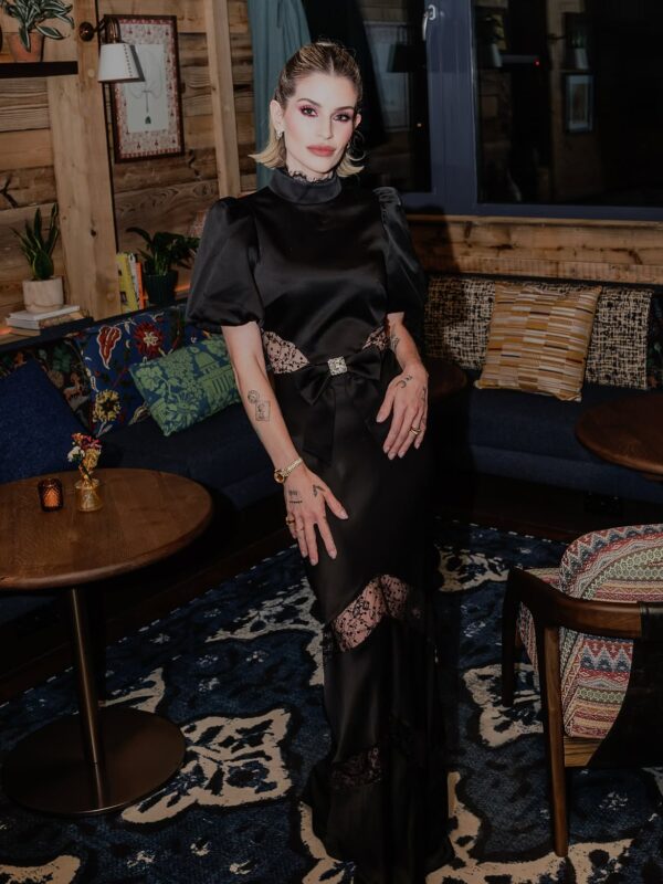 https://www.instagram.com/kellyosbourne/