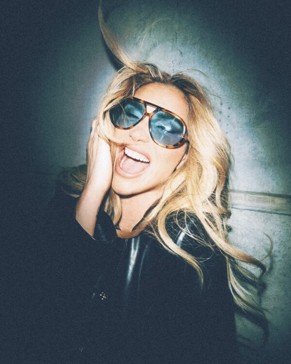 https://www.instagram.com/kesha/