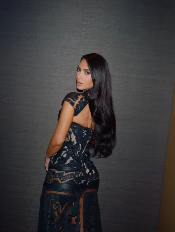 https://www.instagram.com/kimkardashian/