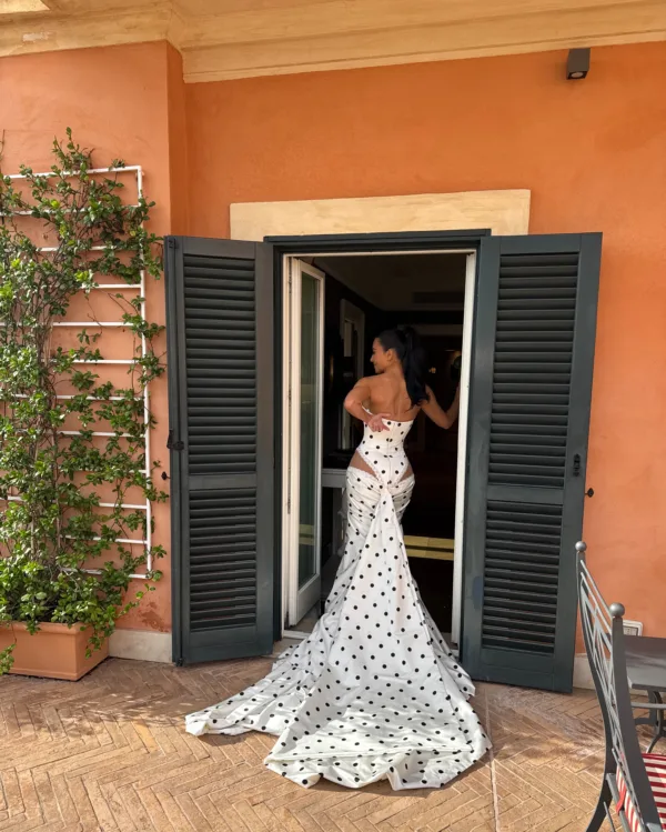 https://www.instagram.com/kimkardashian/