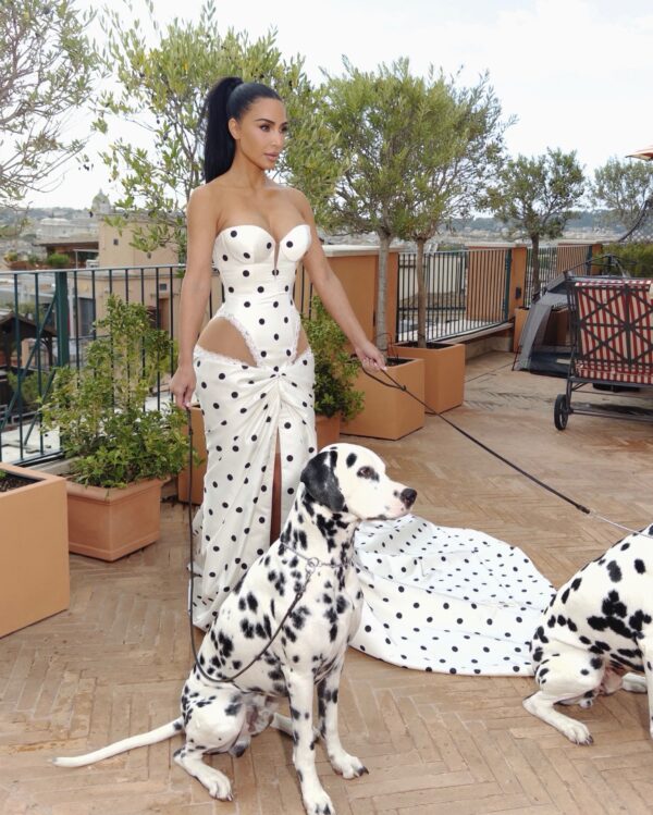 https://www.instagram.com/kimkardashian/