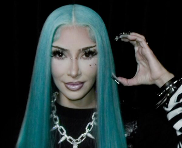 Η Kim Kardashian υιοθέτησε το emo look της North West για το Halloween και είναι αγνώριστη
