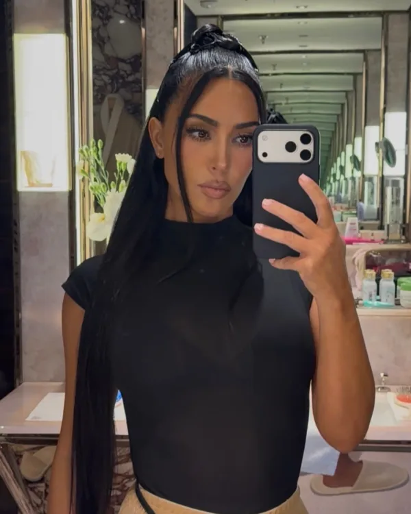 https://www.instagram.com/kimkardashian/